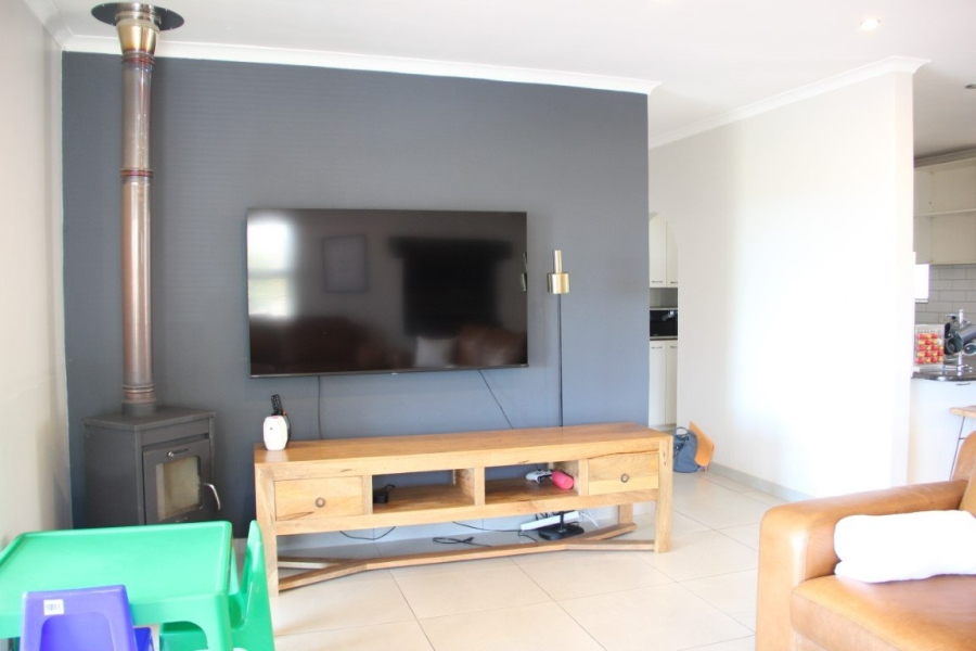 To Let 3 Bedroom Property for Rent in Heldervue Western Cape